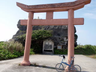 フライデー＆帯岩＆鳥居