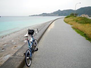 海と隣り合わせの道